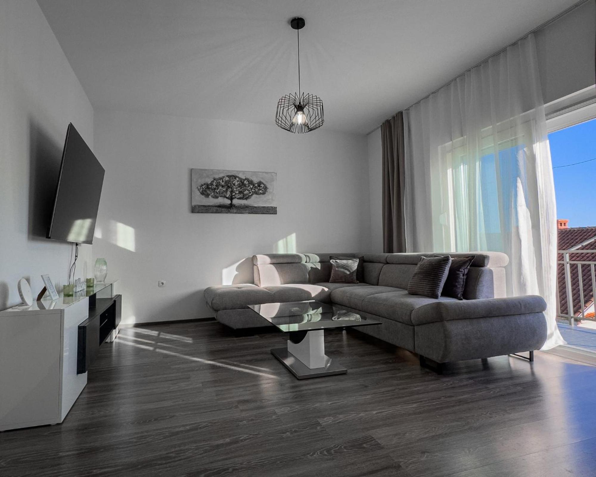 Dora Apartment *